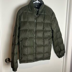 Eddie Bauer Men’s Goose Down Jacket -M